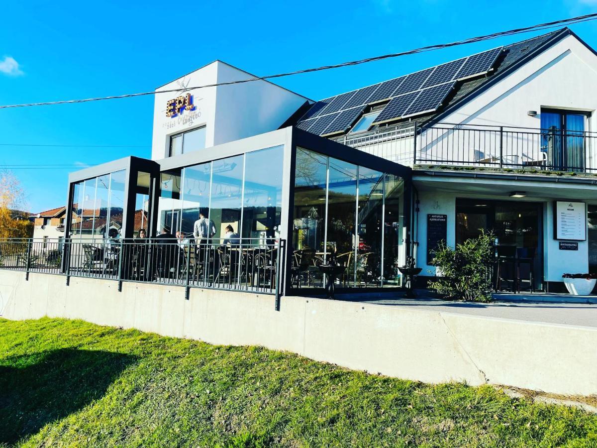 Ferienwohnung Epl Luxury Eplény Exterior foto